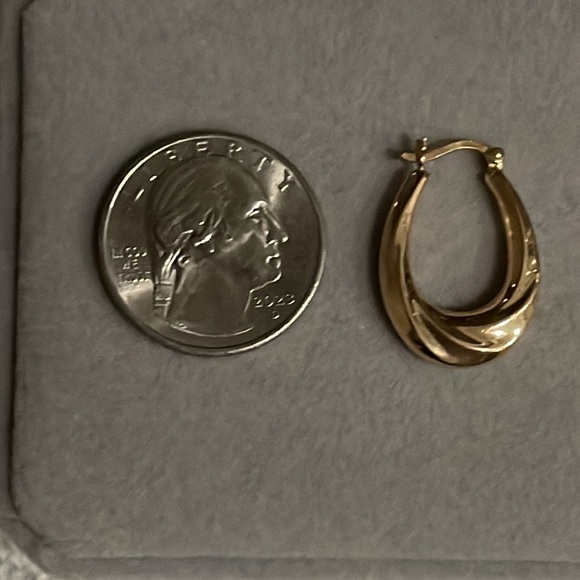 14K Yellow Gold Real Hoops Oval/Twist Design Earring comes in 🎁 - Picture 7 of 7